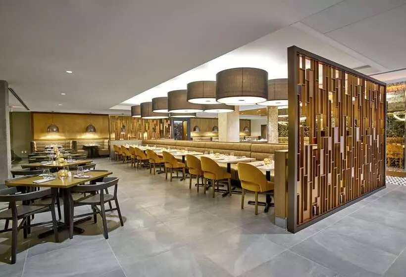 Hotelli Hilton Des Moines Downtown