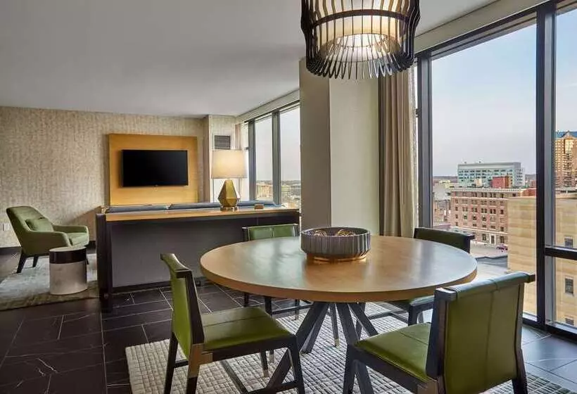 Hotelli Hilton Des Moines Downtown