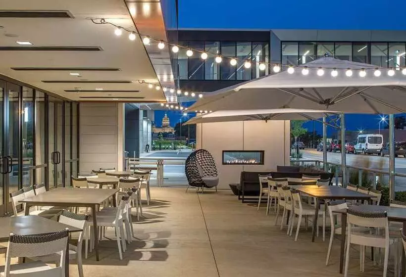Hotelli Hilton Des Moines Downtown