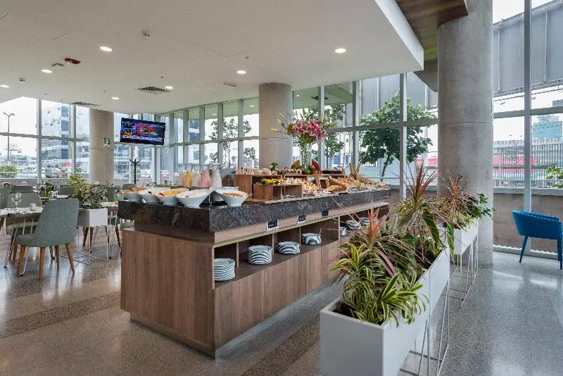 هتل Holiday Inn   Lima Airport, An Ihg