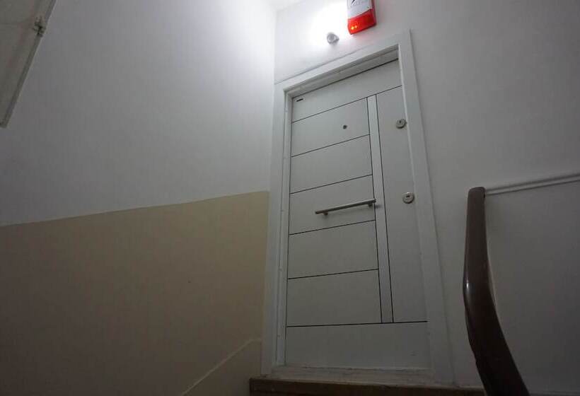 ホテル Kamondo Apartments