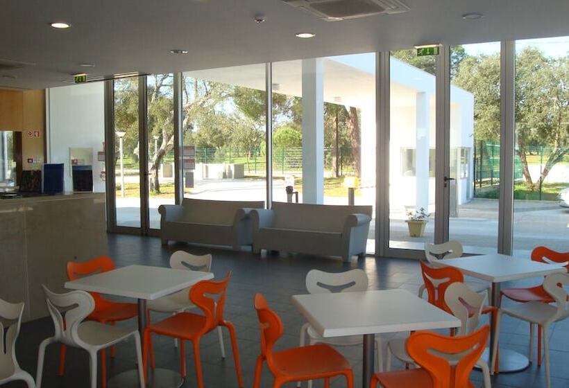 هتل Parque De Campismo Orbitur Montargil