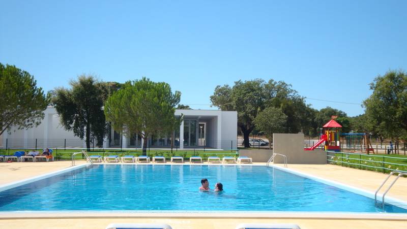 هتل Parque De Campismo Orbitur Montargil