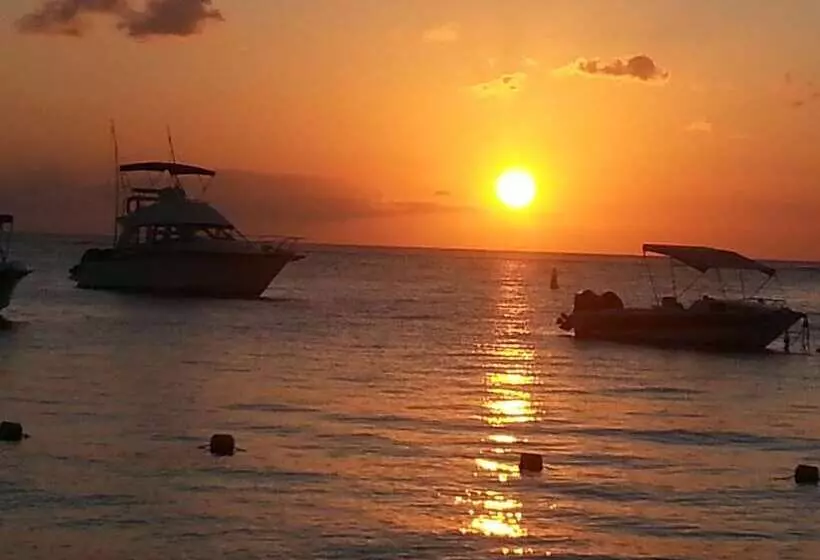 Krishangel Beach Apartment