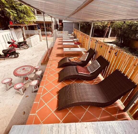 Vongprachan Backpackers Hostel