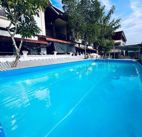 Vongprachan Backpackers Hostel