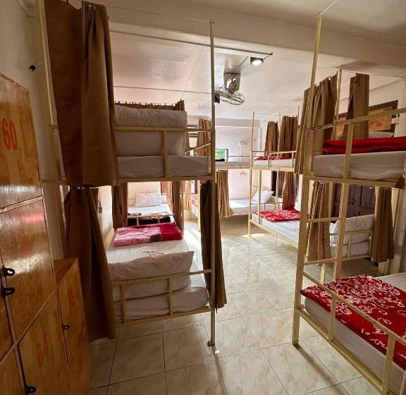 Vongprachan Backpackers Hostel