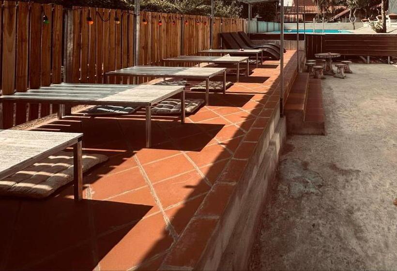 Vongprachan Backpackers Hostel