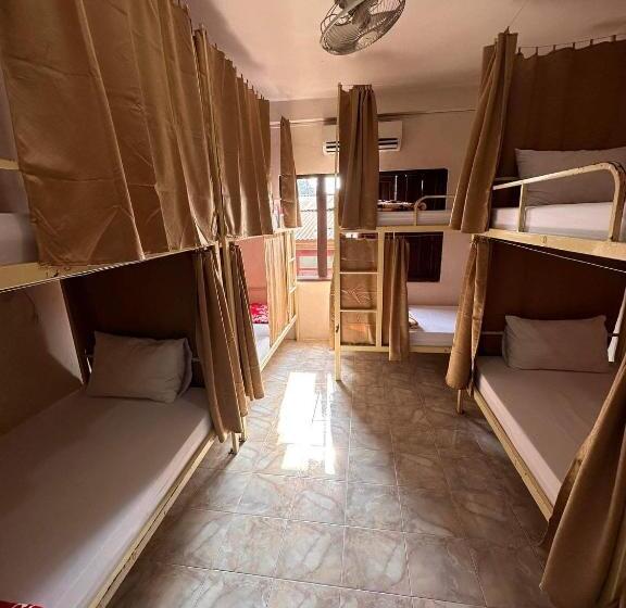 Vongprachan Backpackers Hostel