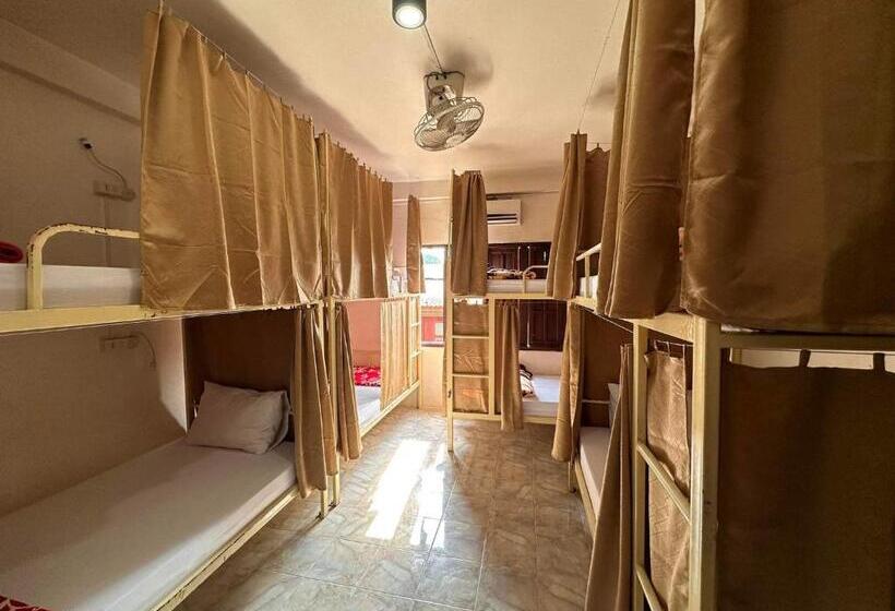 Vongprachan Backpackers Hostel