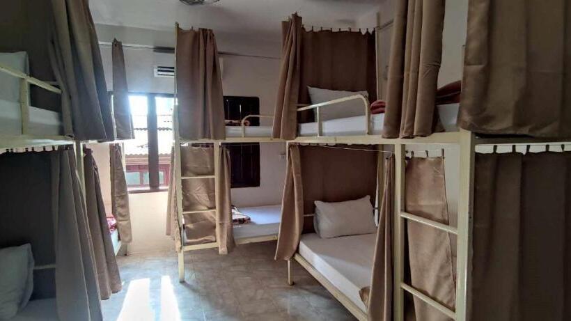 Vongprachan Backpackers Hostel