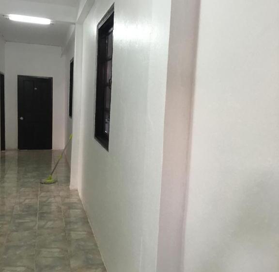 Vongprachan Backpackers Hostel