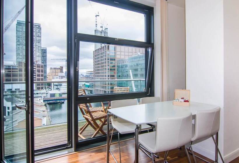 Canary Wharf   Corporate River View Apartments
