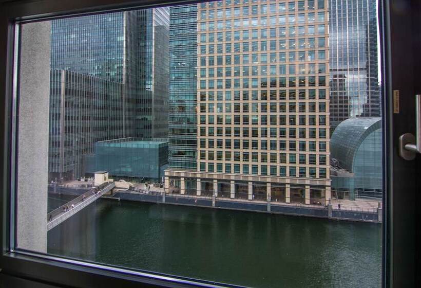 Canary Wharf   Corporate River View Apartments