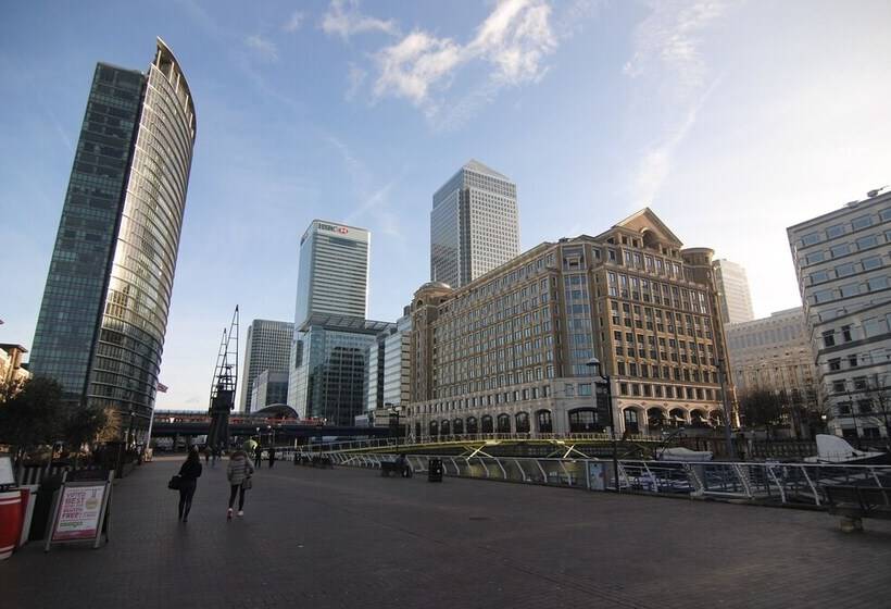 Canary Wharf   Corporate River View Apartments