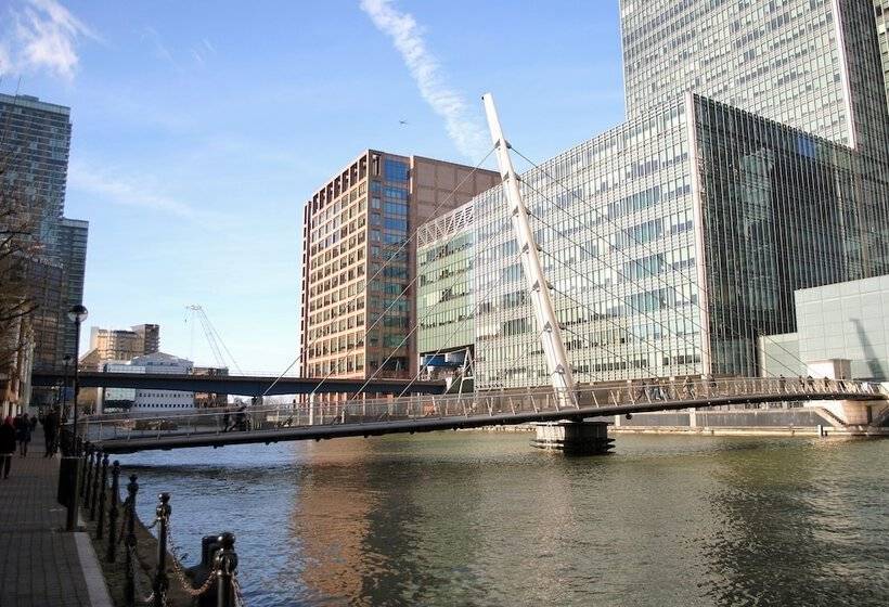 Canary Wharf   Corporate River View Apartments