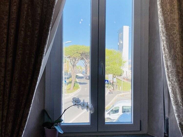 مسافرخانه Domus Valadier B&b Guesthouse