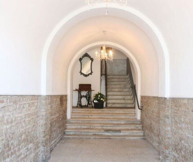 مسافرخانه Domus Valadier B&b Guesthouse