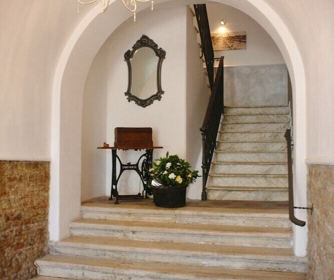 مسافرخانه Domus Valadier B&b Guesthouse