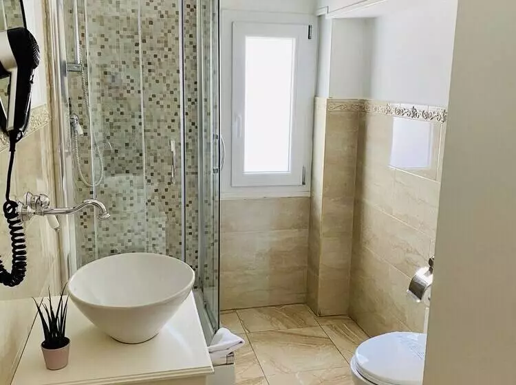 مسافرخانه Domus Valadier B&b Guesthouse