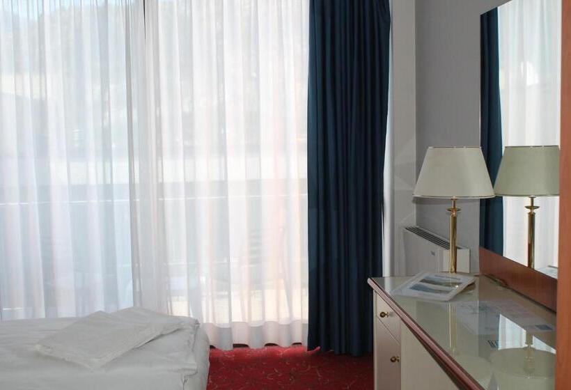 호텔 Holiday Sport & Relax