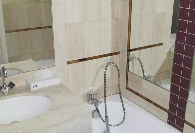 Hotelli Hôtel Restaurant Des Lys