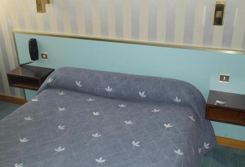 فندق Hôtel Restaurant Des Lys