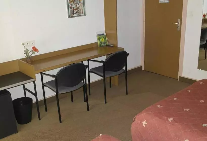 Hotelli Hôtel Restaurant Des Lys