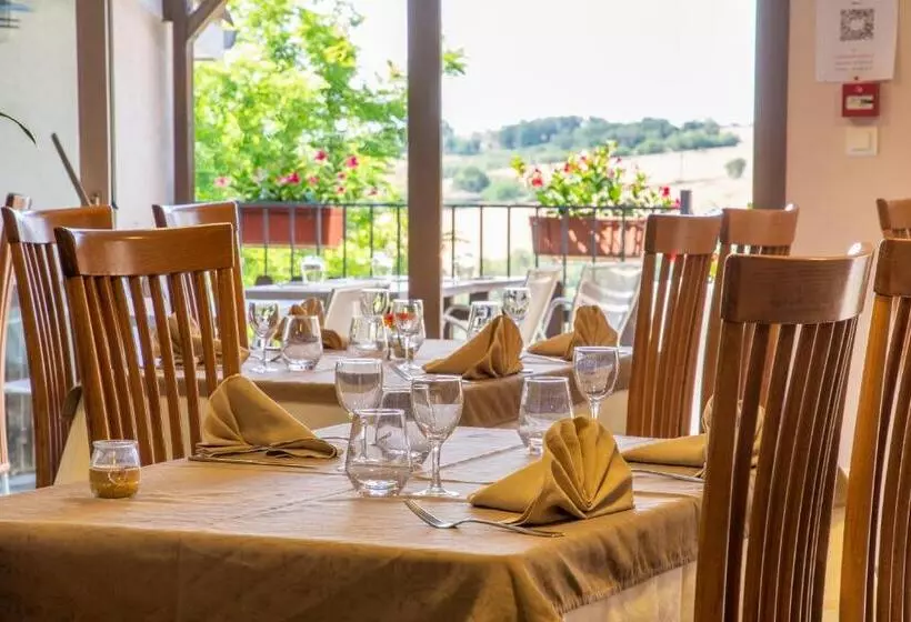 Logis Hotels   Le Relais Des Deux Vallées   Hôtel Et Restaurant