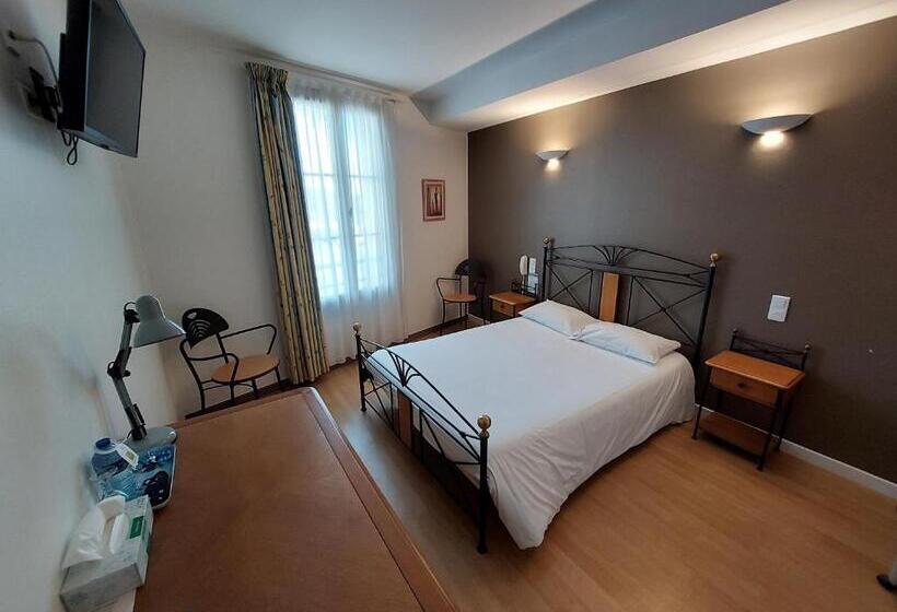 Logis Hotels   Le Relais Des Deux Vallées   Hôtel Et Restaurant