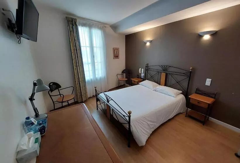 Logis Hotels   Le Relais Des Deux Vallées   Hôtel Et Restaurant