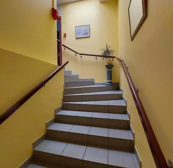 Logis Hotels   Le Relais Des Deux Vallées   Hôtel Et Restaurant