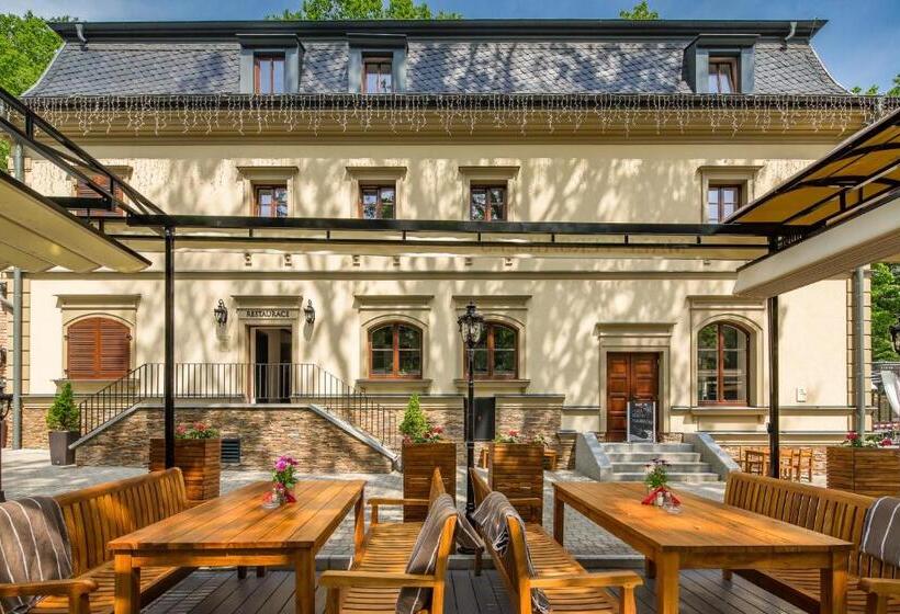 בית מלון כפרי Malé Versailles