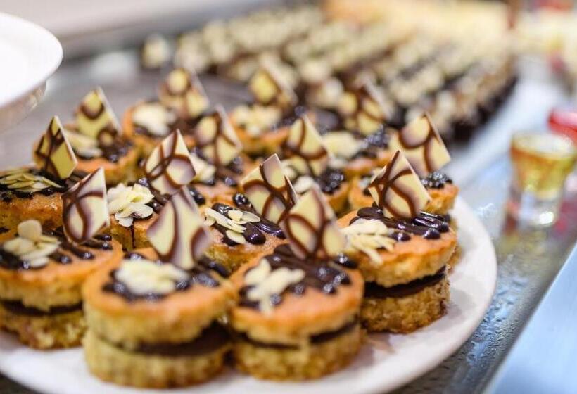 Отель Tasia Maris Seasons - Adults Only