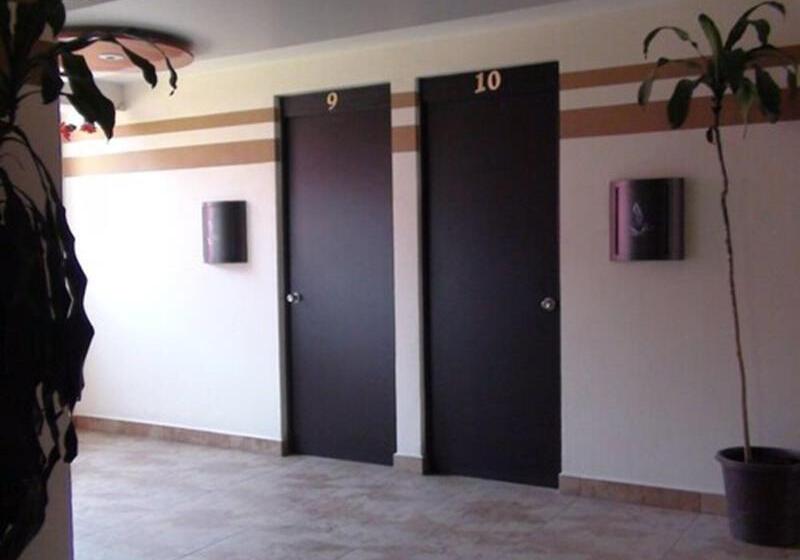 ホテル & Villas 7