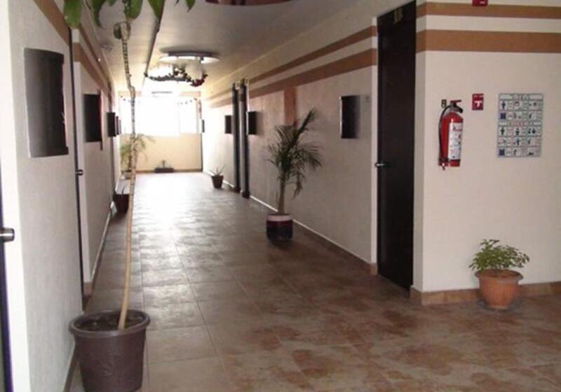 ホテル & Villas 7