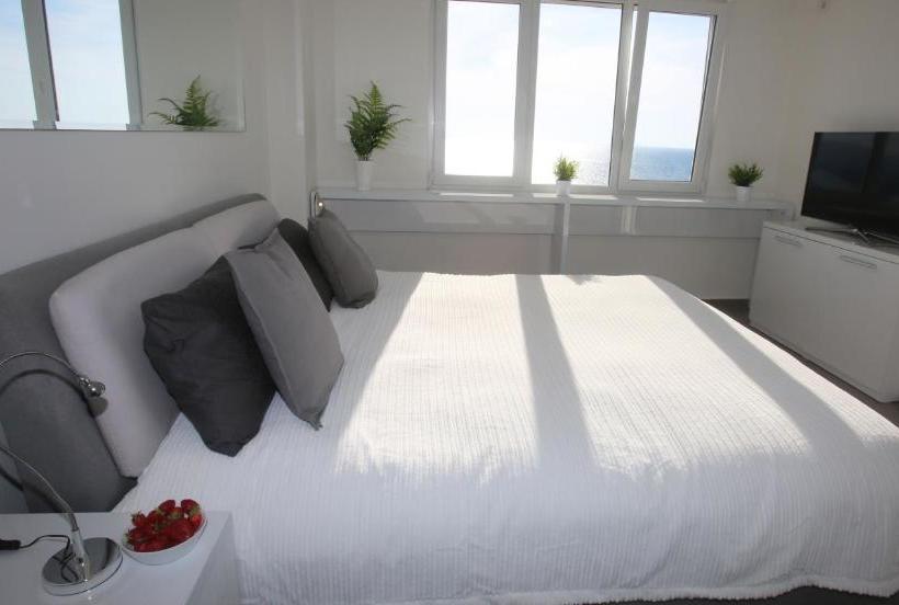 White Residence Luxury Apartments