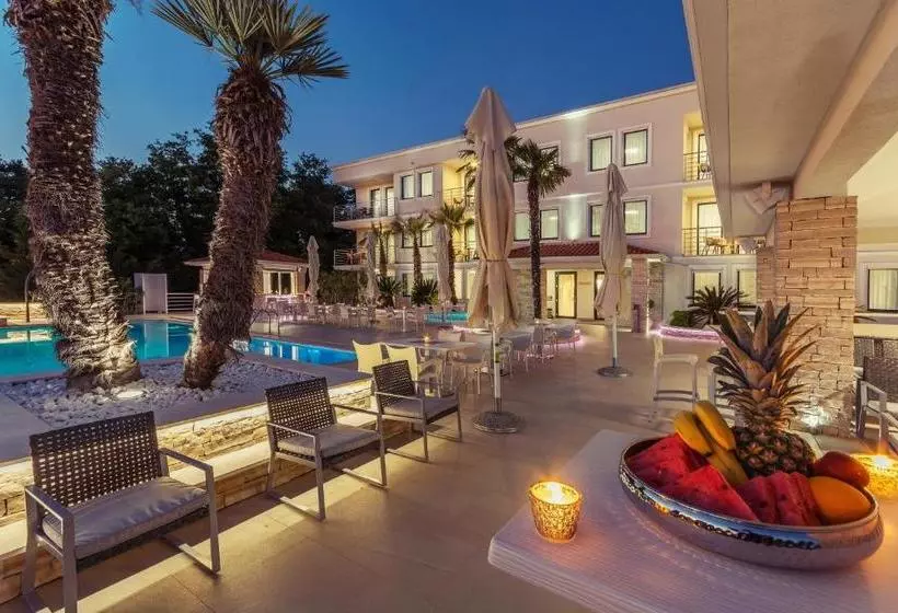 Aparthotel Adeo