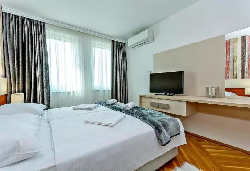 Aparthotel Adeo
