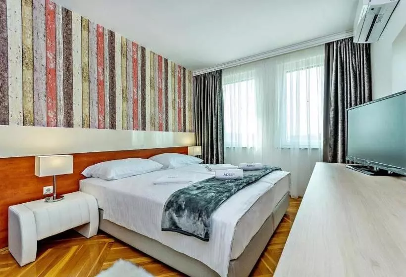 Aparthotel Adeo