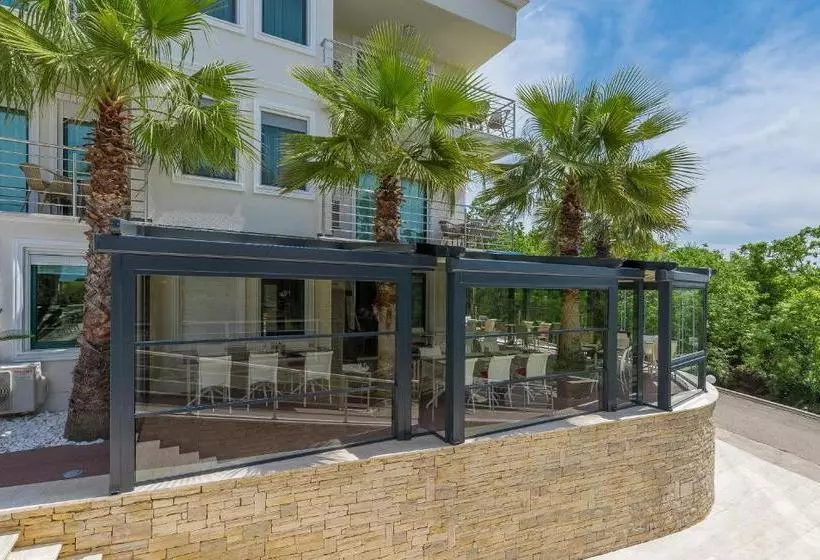 Aparthotel Adeo