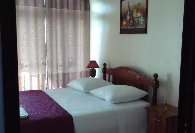 تختخواب و صبحانه Luxor Residence Guesthouse