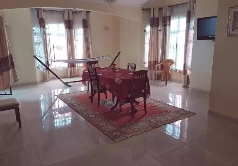 تختخواب و صبحانه Luxor Residence Guesthouse