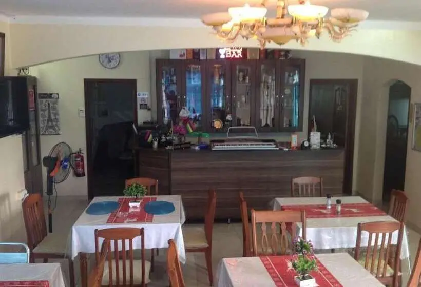 تختخواب و صبحانه Luxor Residence Guesthouse
