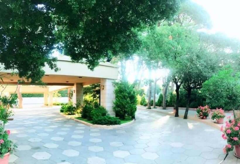 Hotel Bzommar Palace