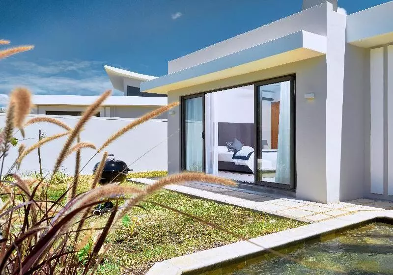 هتل Corail Bleu Private Pool & Garden Villas By Lov