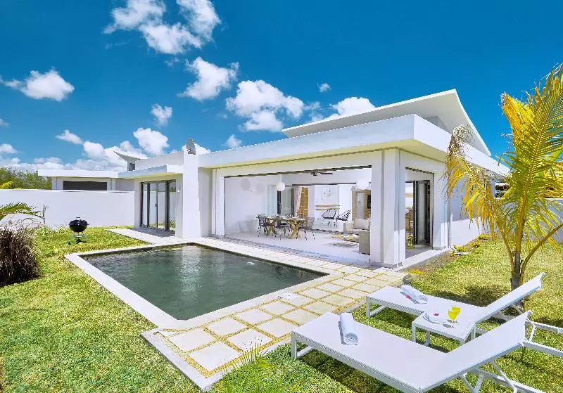 هتل Corail Bleu Private Pool & Garden Villas By Lov
