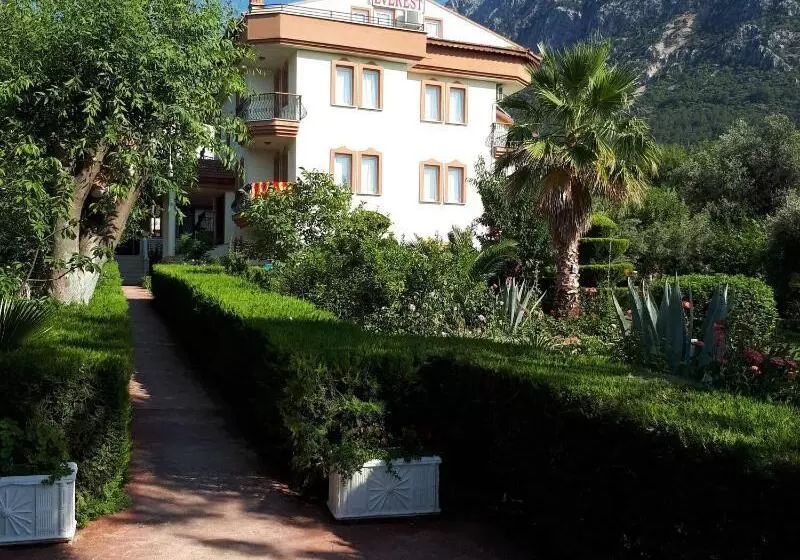 Hotelli Everest Apart