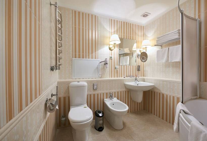 هتل Victoria Na Zamkovoy