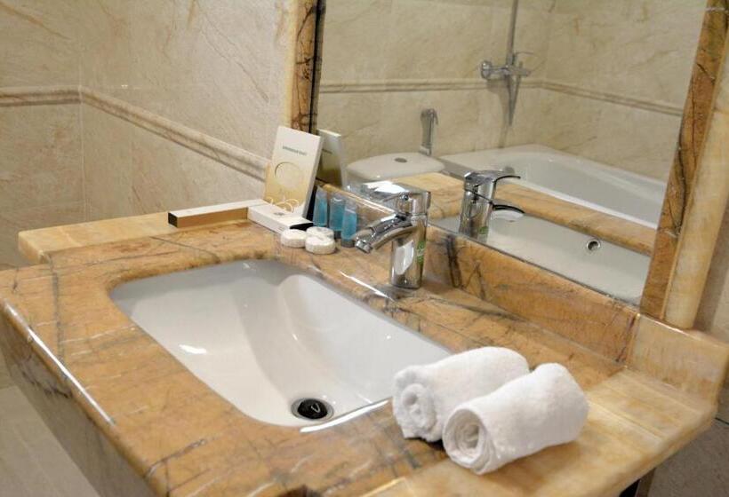 فندق Grandeur East